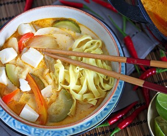 Thaisuppe med silketofu og nudler