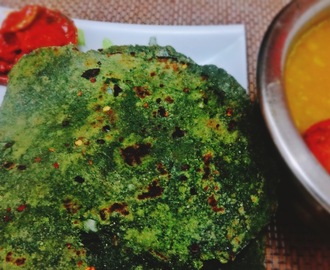Palak paratha (Spinach flatbread)