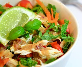 Thaisalat med kylling og peanøttsaus