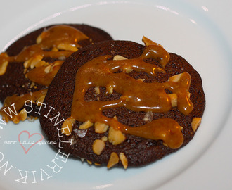 Sjokoladecookies med nøtter og salt karamell  -helt uten sukker og hvetemel