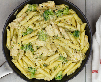 Pasta met broccoli en kip in roomsaus - Pasta recept | SmaakMenutie