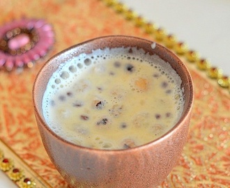 Badam aur makhana ki kheer - Almond and lotus seeds pudding - easy pudding recipes