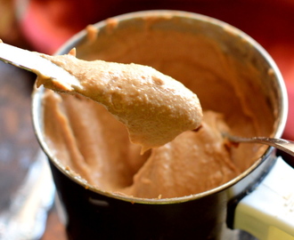 HOMEMADE PEANUT BUTTER IN 5 MINUTES