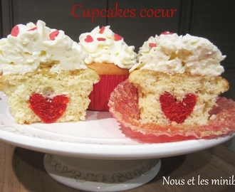 Mercredi C'est Pâtisserie! - Cupcake vanille/topping Philadelphia avec une surprise à l'intérieur!