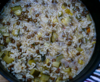 Menestra de arroz, calabacines y lentejas, receta casera y tradicional
