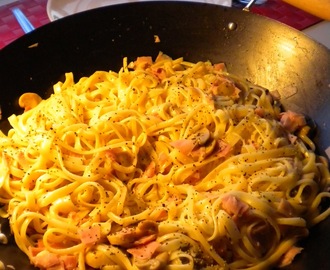 Creamy Pasta for Dinner { a lighter take on spaghetti carbonara }