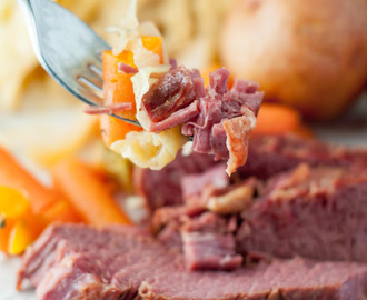 Slow Cooker Apple and Brown Sugar Corned Beef and Cabbage