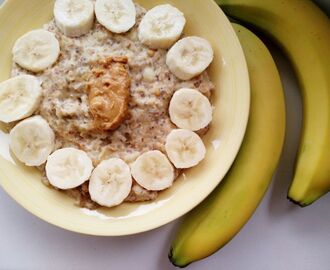 Čo si dať na raňajky? Banánová kaša s arašidovým maslom