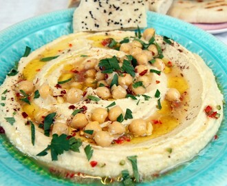 Hummus med sitron- og hvitløksaus
