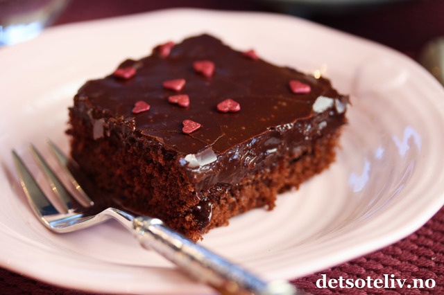 Sjokoladekake med trøffelkrem og pasjonsfruktlikør