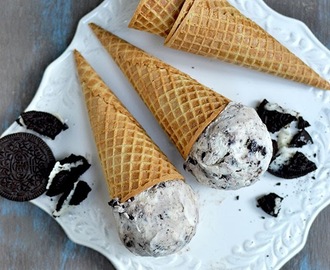 Cookies and Cream Ice Cream (Eggless Recipe)