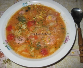 Zupa pomidorowa z kapustą kiszoną i kluskami