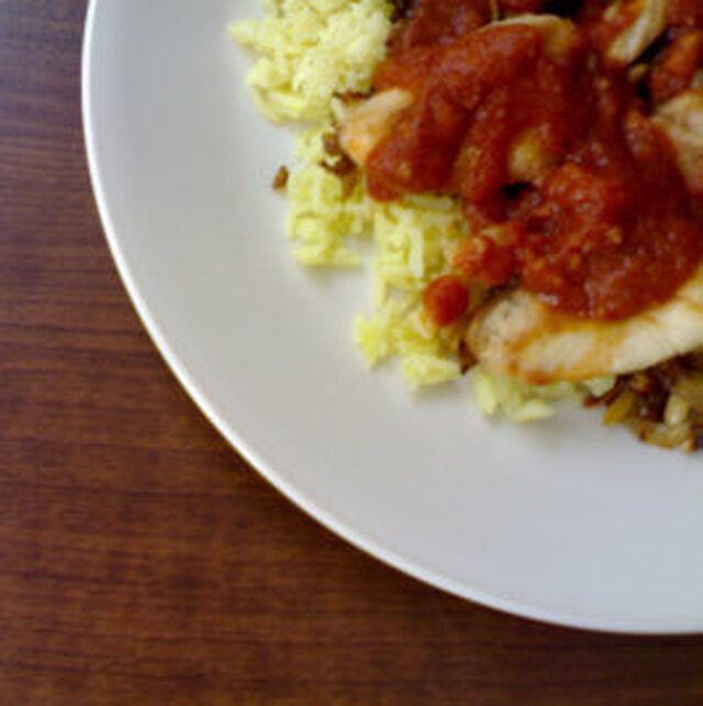 Kuwaiti Chicken and Rice With Daqoos - Garlic Tomato Sauce