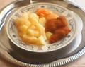 Filety z aljašskej tresky- vyprážané-obloha-varené zemiaky-jablkový kompot.