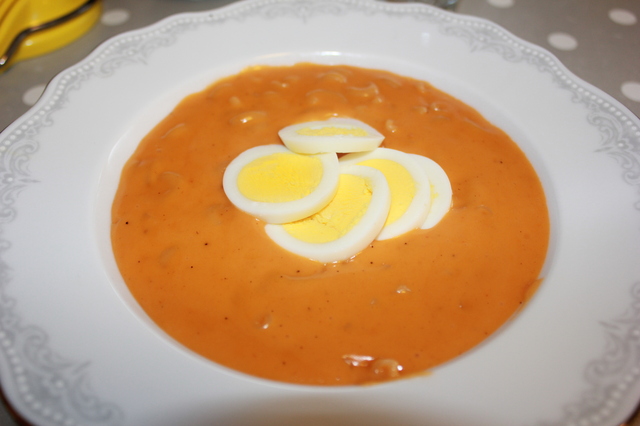 Hjemmelaget Tomatsuppe med makaroni og egg