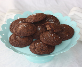 Seige sjokoladecookies med Smil-fyll og havsalt