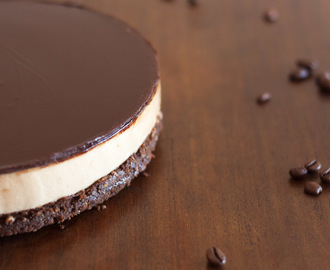 Cheesecake semifrio de café e chocolate