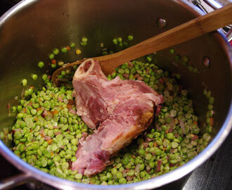 The Secret to a Delicious Split Pea Soup Recipe with Easter Ham