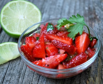 Strawberry Salsa Fresca {with Blackened Mahi Mahi}