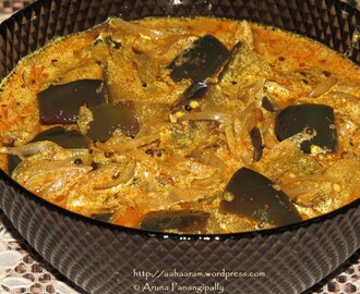 Dahiwale Achari Baingan (Aubergines in a Spicy Yogurt Gravy)