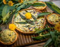 Jarní quiche s kopřivou a medvědím česnekem  |  CULINA BOTANICA