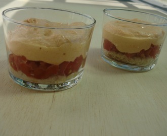 Vasito de tiramisú con parmesano y tomates confitados