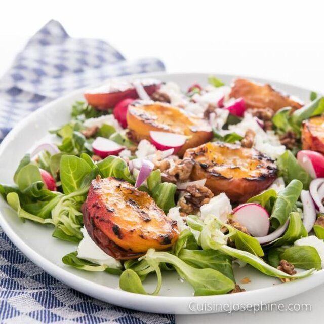 Salad with grilled Peaches and Feta