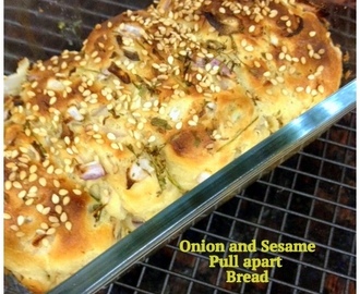 Onion Sesame Pull Apart Bread | Yeasted bread recipes
