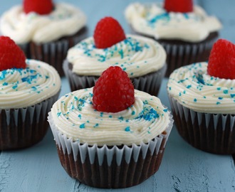 blue velvet cupcakes (vegan)