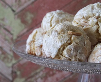 Biscoitos de amêndoa (e um desabafo sobre o tempo, ou a falta dele) . Almond biscuits (and a complain about time, or the lack of it)