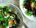 Salat med rødbete, geitost og valnøtter