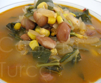 Sopa de Couve Galega com Milho e Feijão (Karalahana Çorbası)