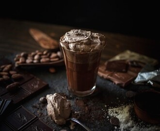 5 receitas deliciosas de chocolate quente para aquecer os dias gelados que aí vêm