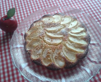Tarta de manzana con base de bizcocho