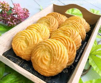 Eggless Melt-In-Mouth Butter Cookies 原味牛油曲奇饼干（香酥。入口即化。不含鸡蛋）