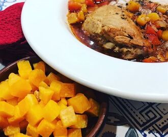 Duszony kurczak z sosem pomidorowym i dynią – danie na obiad