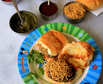 Dabeli Chaat Recipe - Kutchi Dabeli - Chaat recipes - Famous Indian Street food - Snack Recipes - Starter Recipes