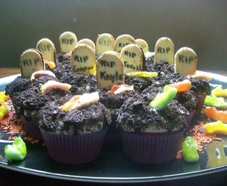+++Cupcake Halloween+++ Bloody Red Velvet Grave Cakes*