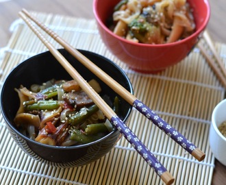 Noodles de arroz de inspiração asiática [Rice noodles asian inspired]