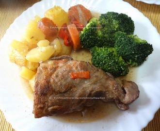 Carne assada com legumes e batata