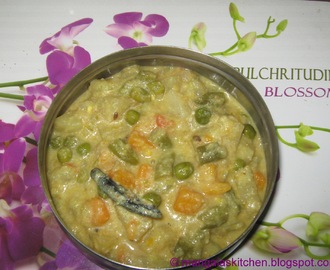 Mixed Vegetable Kurma - Traditional Tamilnadu Style Vegetable Kurma - Chapathi Kurma Recipe - Idli Kurma Recipe