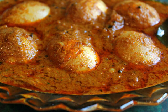 Chettinad Egg Curry (Chettinad Muttai Kuzhambu)