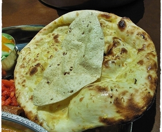 Naan (indijski kruh) s češnjakom