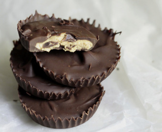 Bombons Saudáveis de Chocolate e Manteiga de Amendoim {Healthy Chocolate and Peanut Butter Cups}