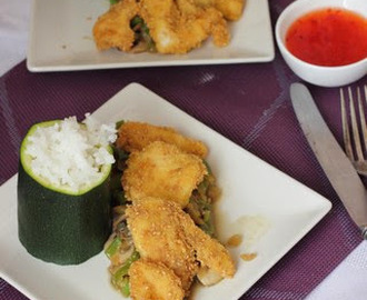 Arroz Sundãri Thai con pollo al sésamo sobre cama de verduras
