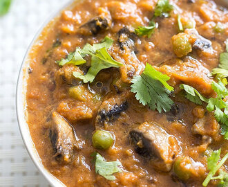 Mushroom Matar Curry | Mushroom Green Peas Curry Recipe