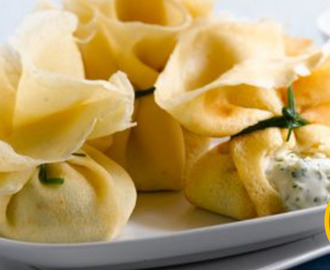 Ricette gustose, veloci e appetitose per il tuo menù di Pasqua: Fagottini ripieni di certosa di erbe aromatiche.