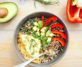 Meeneem detox lunch: quinoa met omelet en avocado