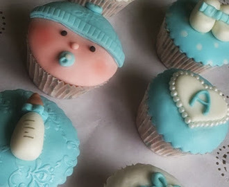 Cupcakes para bebés + tutorial de fondant con lunares