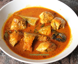 Kerala Fish curry in coconut gravy / Thenga Aracha Ayla curry / Mackerel in coconut gravy. / South Indian lunch ideas.
